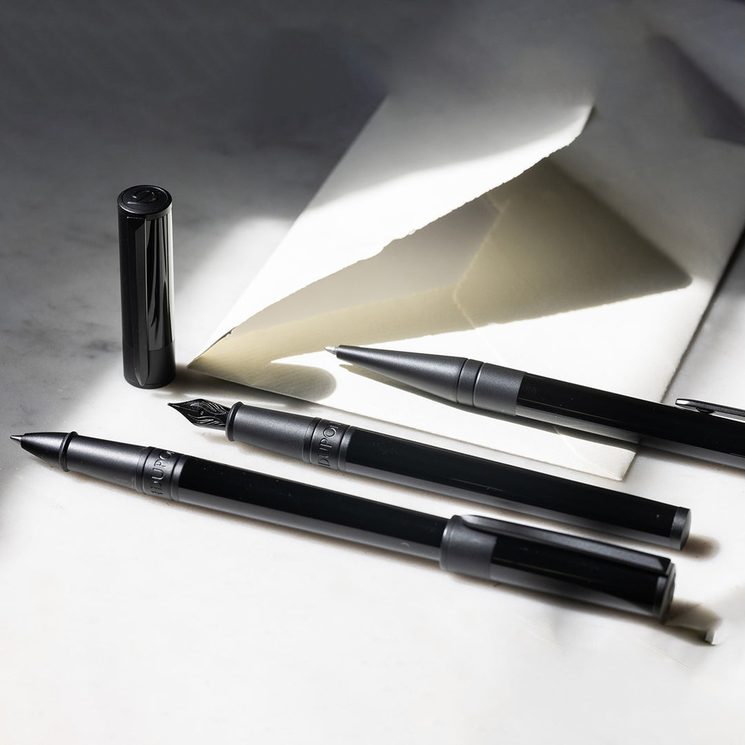 S.T. Dupont Initial Fountain Pen Black And Black Matte