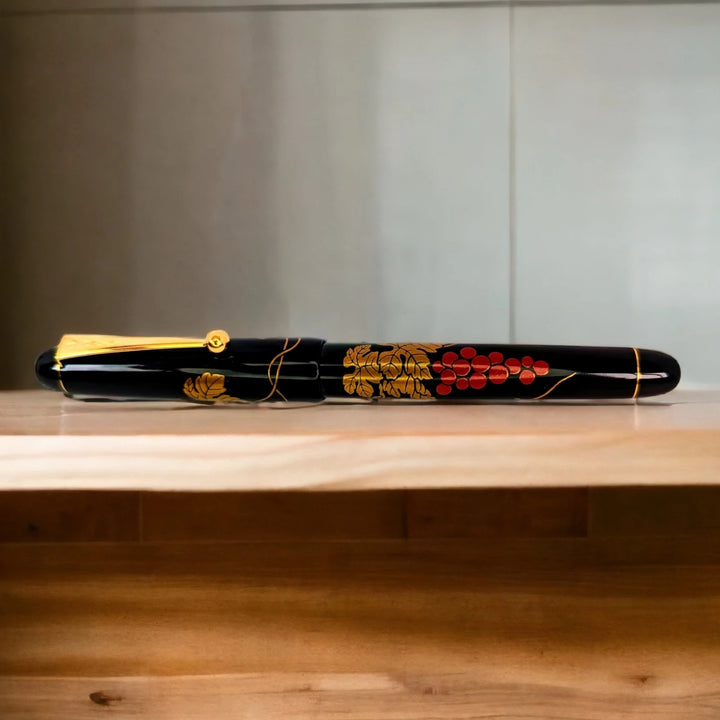 Namiki Nippon Art Red Grapes &amp; Vine Fountain Pen