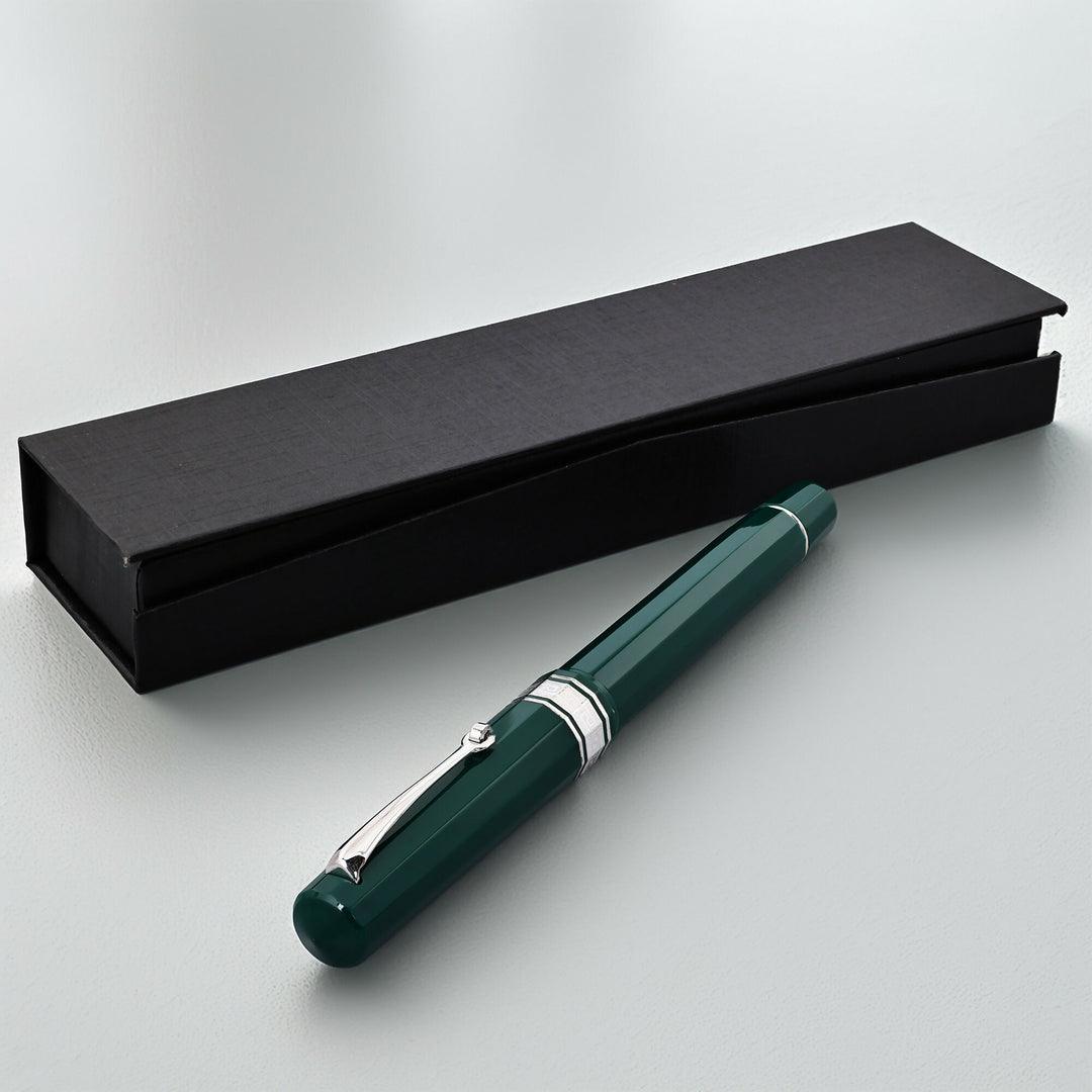 Omas Arte Italiana Milord Mid Size Green Fountain Pen