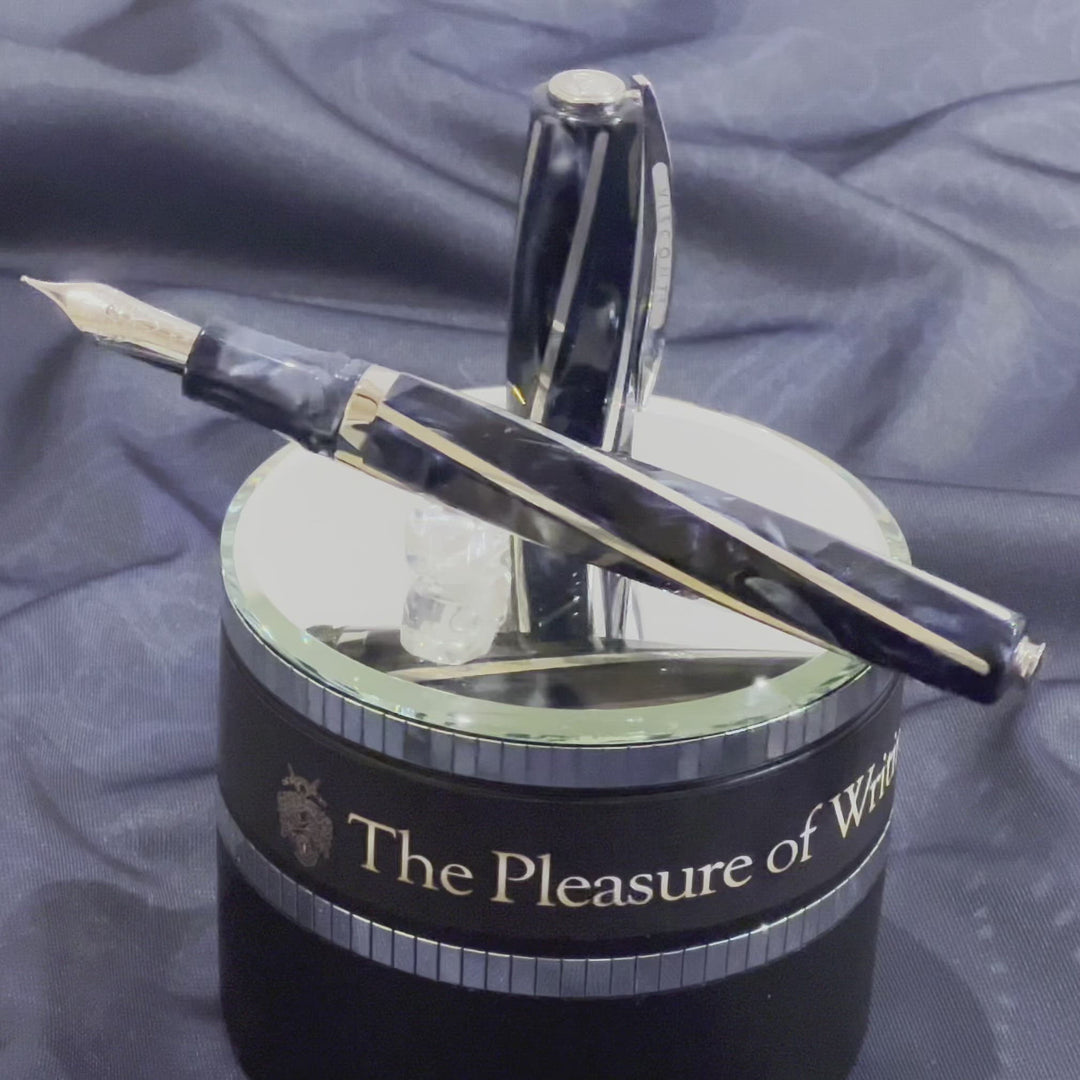 Visconti Divina Elegance Oversize Imperial Blue - Fountain Pen (14k Nib)