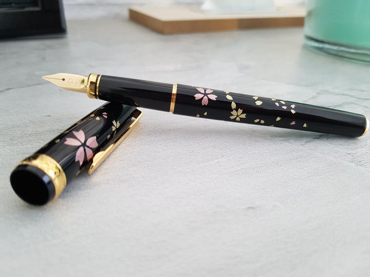 Platinum Classic Maki-E Kanazawa Leaf Fountain Pen - Cherry Blossoms