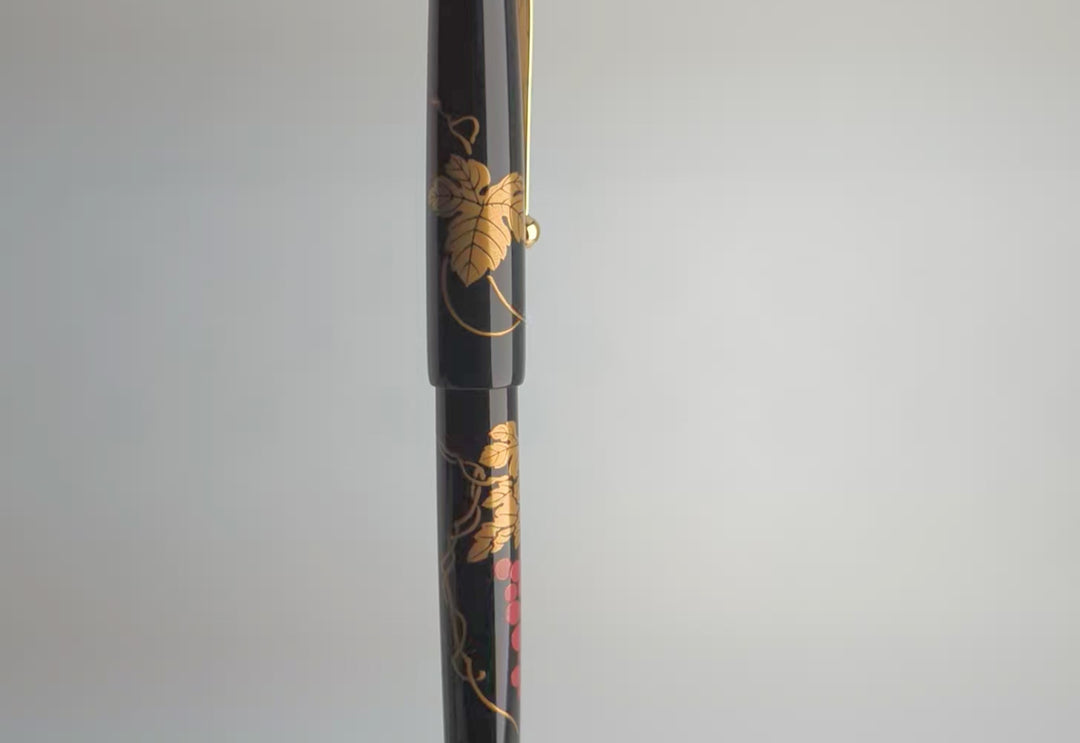 Namiki Nippon Art Red Grapes &amp; Vine Fountain Pen