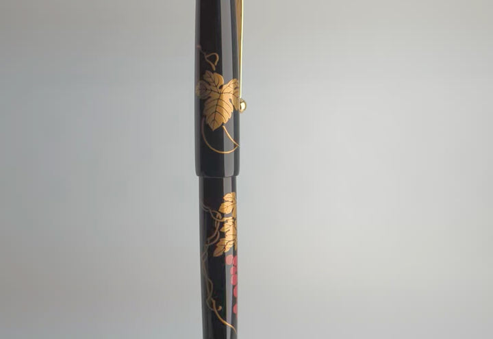 Namiki Nippon Art Red Grapes &amp; Vine Fountain Pen