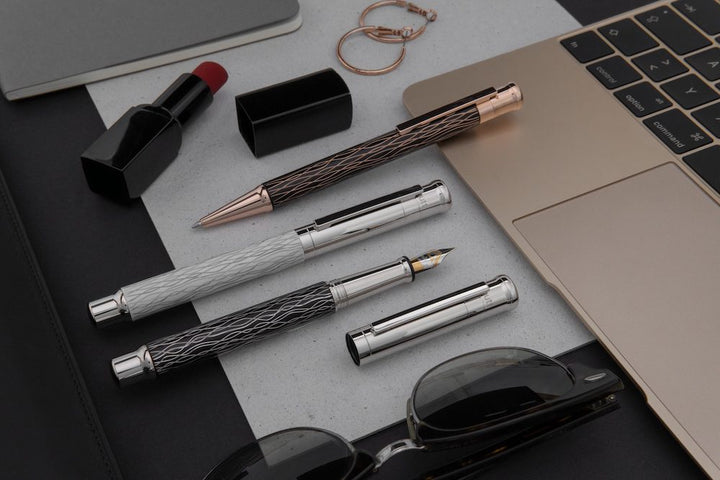 Otto Hutt Design 04 Black and Rose Wave Steel Nib - Fountain Pen
