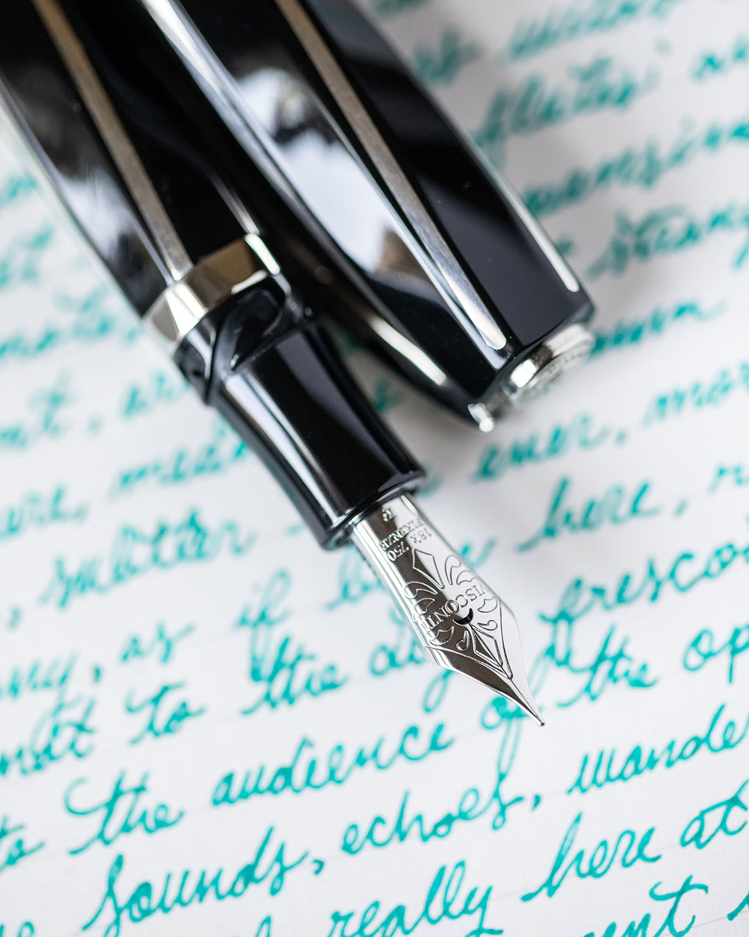 Visconti Divina Large Black - Fountain Pen (14k Nib)