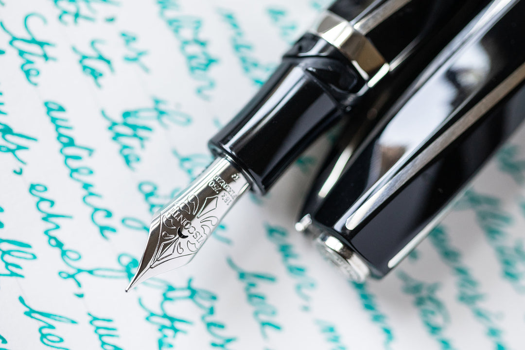 Visconti Divina Large Black - Fountain Pen (14k Nib)