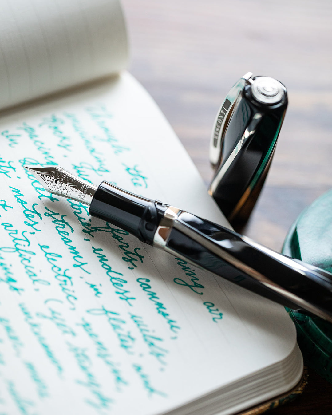 Visconti Divina Large Black - Fountain Pen (14k Nib)