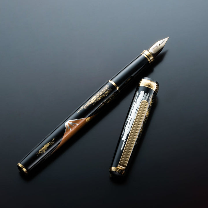 Platinum Classic Maki-E Kanazawa Leaf Fountain Pen - Red Mt. Fuji