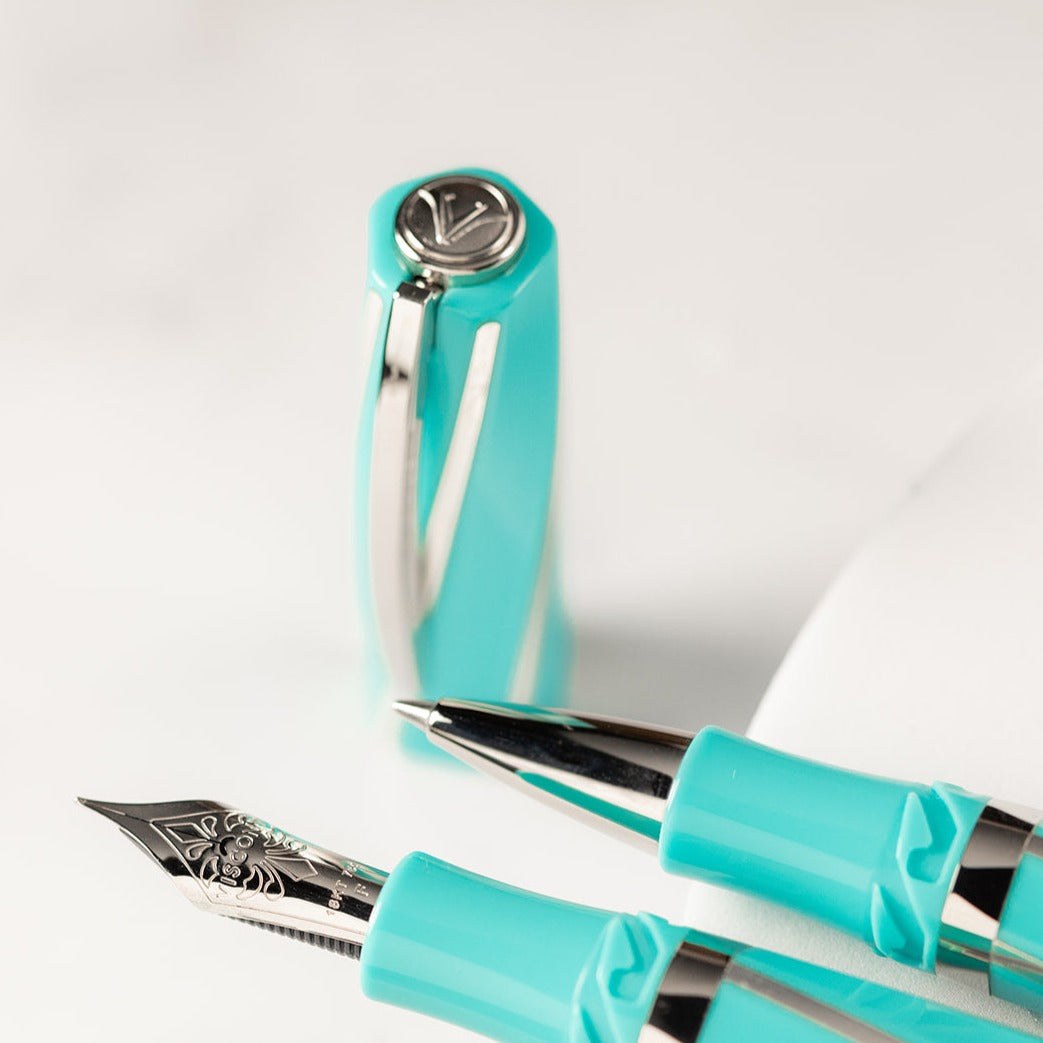 Visconti Divina Elegance Oversize Wave - Fountain Pen (14k Nib)