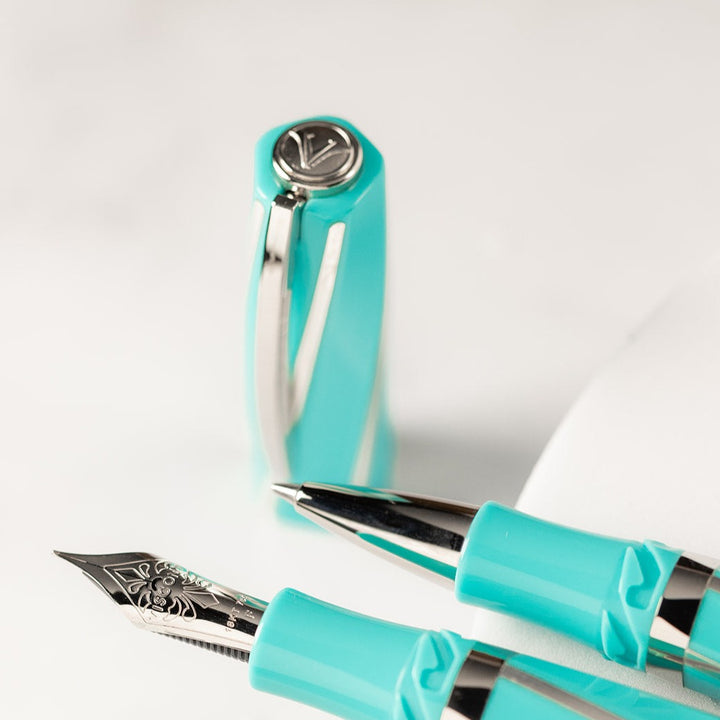 Visconti Divina Elegance Oversize Wave - Fountain Pen (14k Nib)